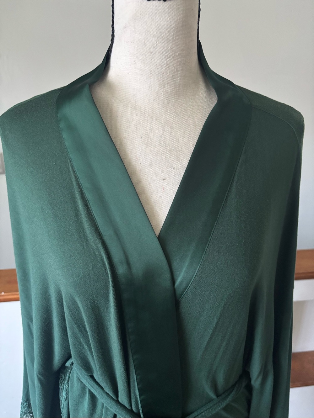 Victoria’s Secret Heavenly Green Lace Trim Robe - Picture 5 of 11